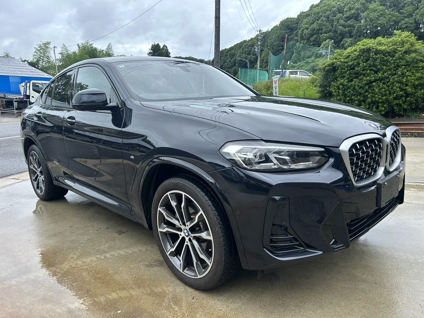 黒いBMWのSUV